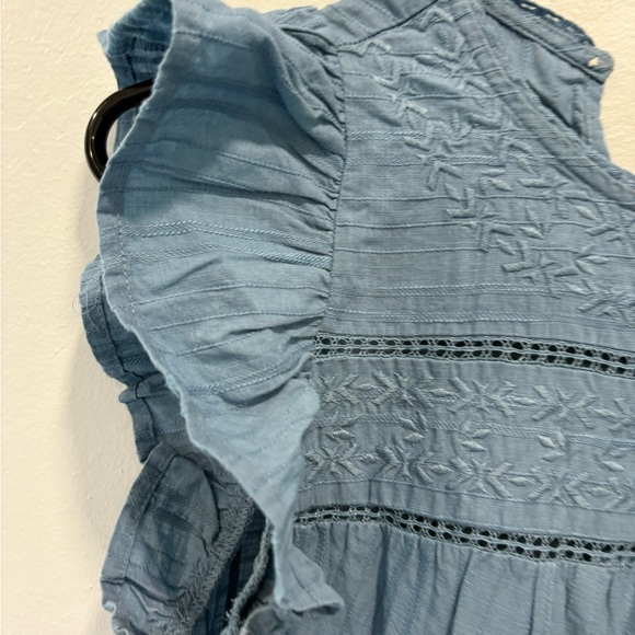 Universal Thread Embroidered Blue Garment - Picture 3 of 9